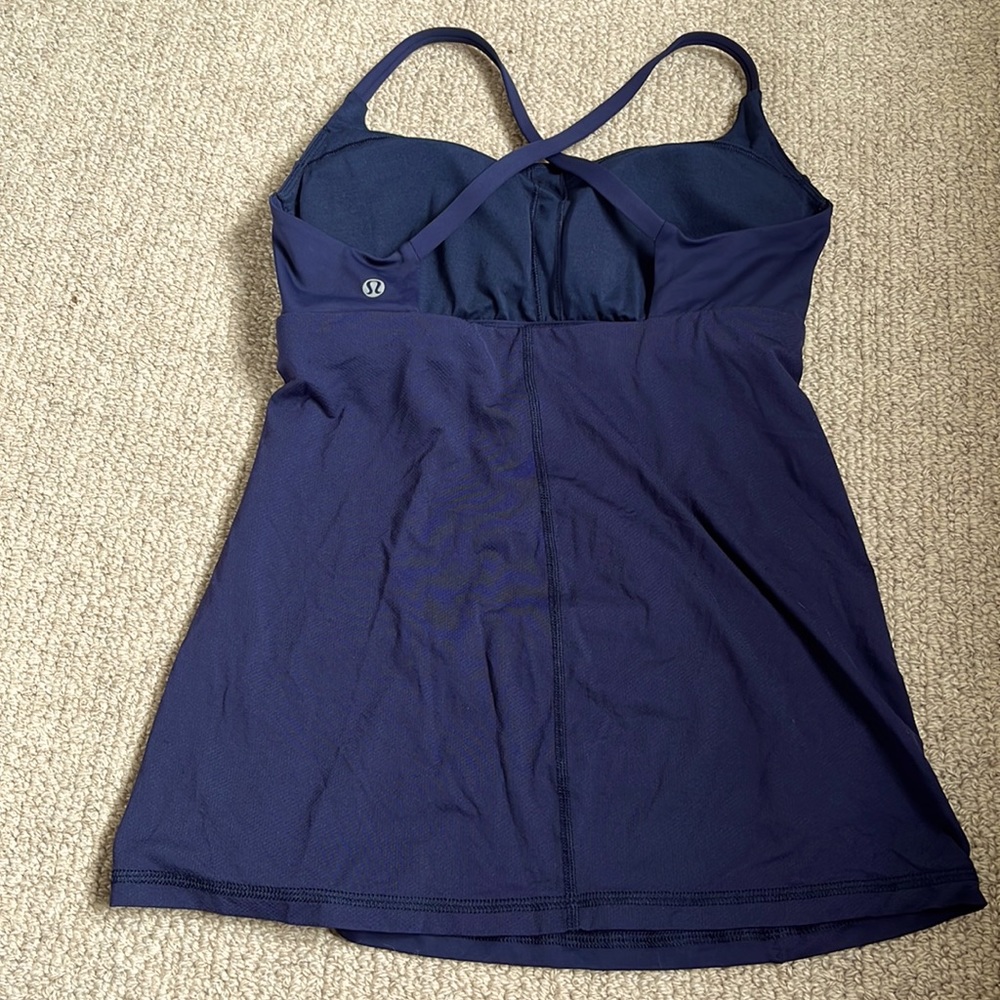 Lululemon sports bra, removable pads.